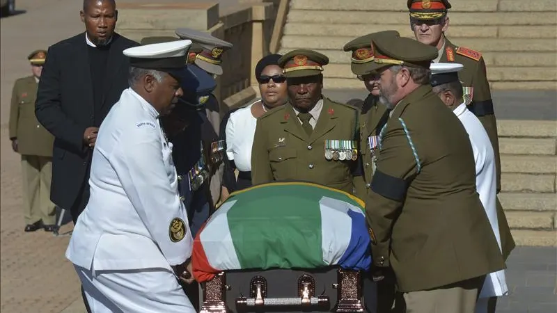 El CNA despide a Mandela envuelto en los colores de su bandera