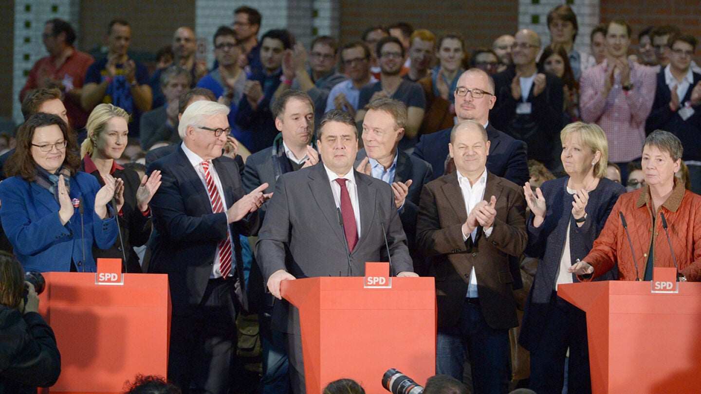 Los socialdem&oacute;cratas alemanes deciden formar coalici&oacute;n con Merkel