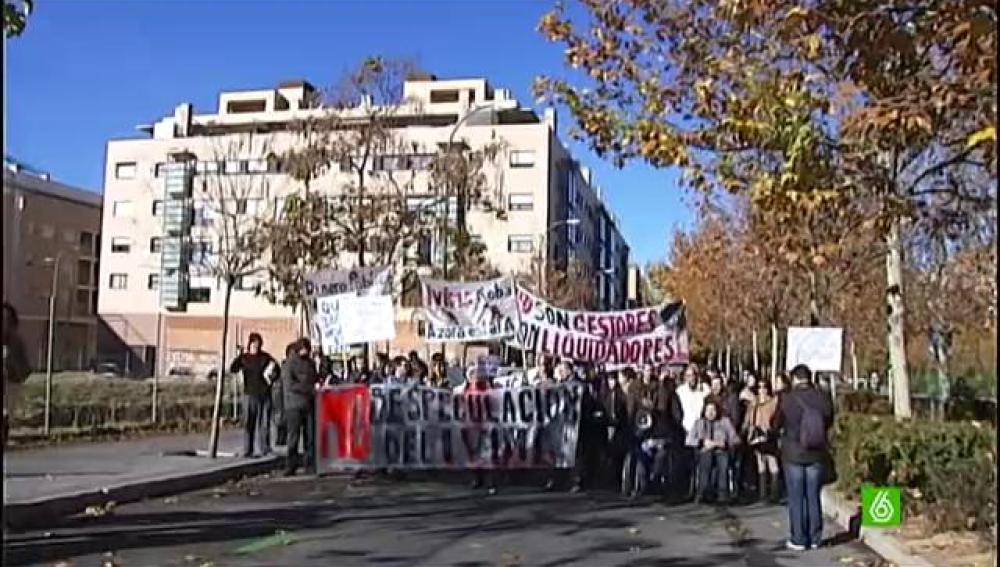 Vecinos De La Ventilla Se Manifiestan Contra Los Abusos De Goldman Sachs