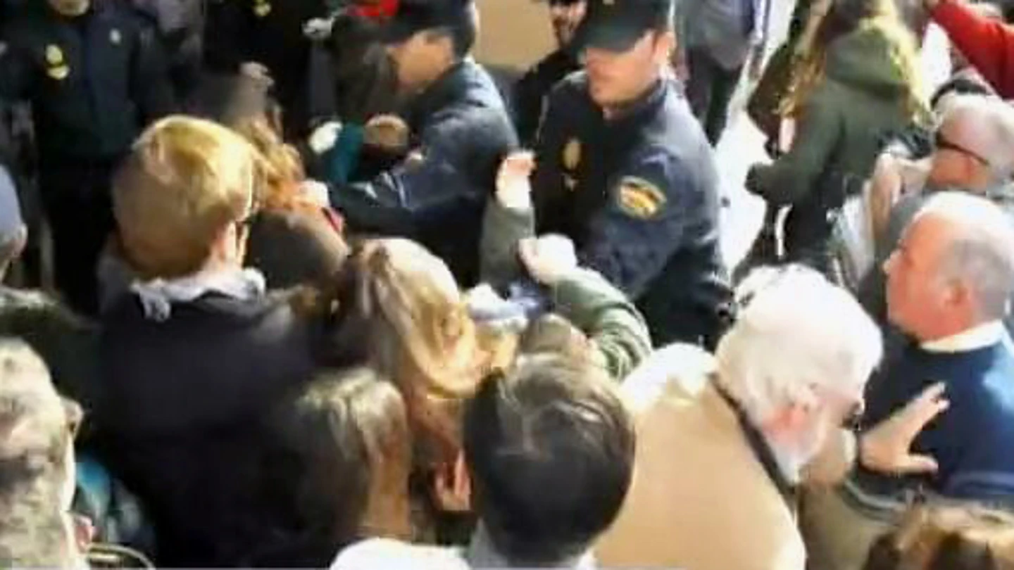 En libertad los detenidos en la protesta contra los recortes en Murcia En libertad los detenidos en la protesta contra los recortes en Murcia