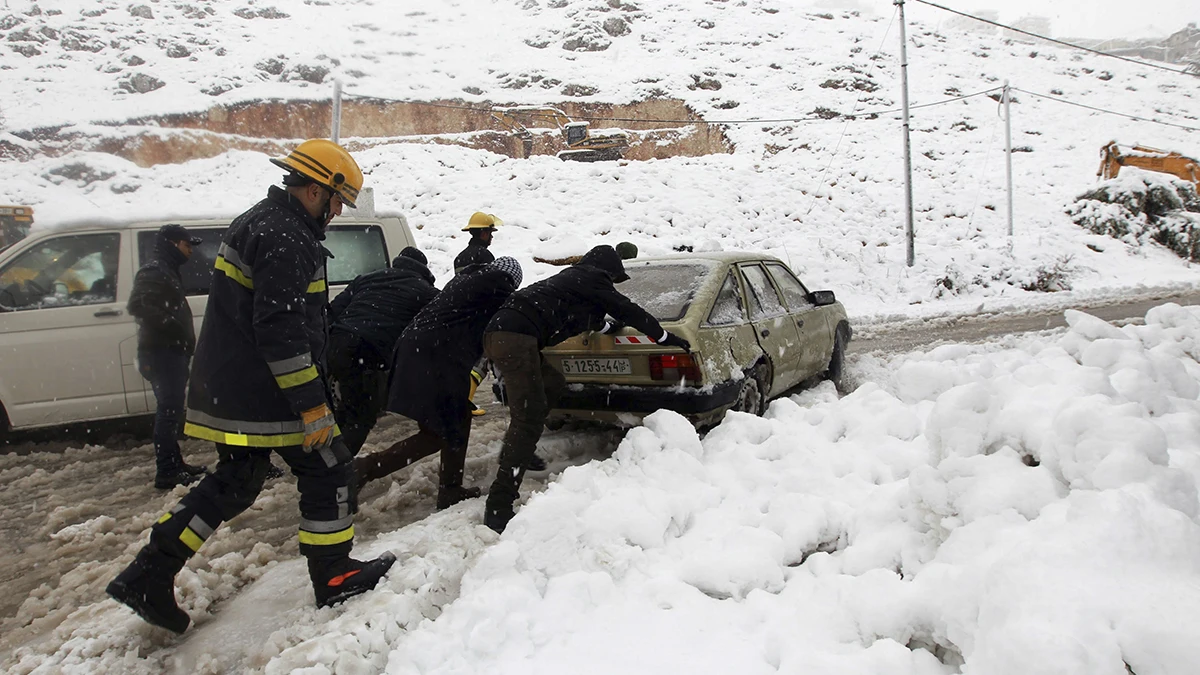 Un enorme temporal de nieve obliga a cancelar más de 900 vuelos en Estados Unidos Un enorme temporal de nieve obliga a cancelar más de 900 vuelos en Estados Unidos