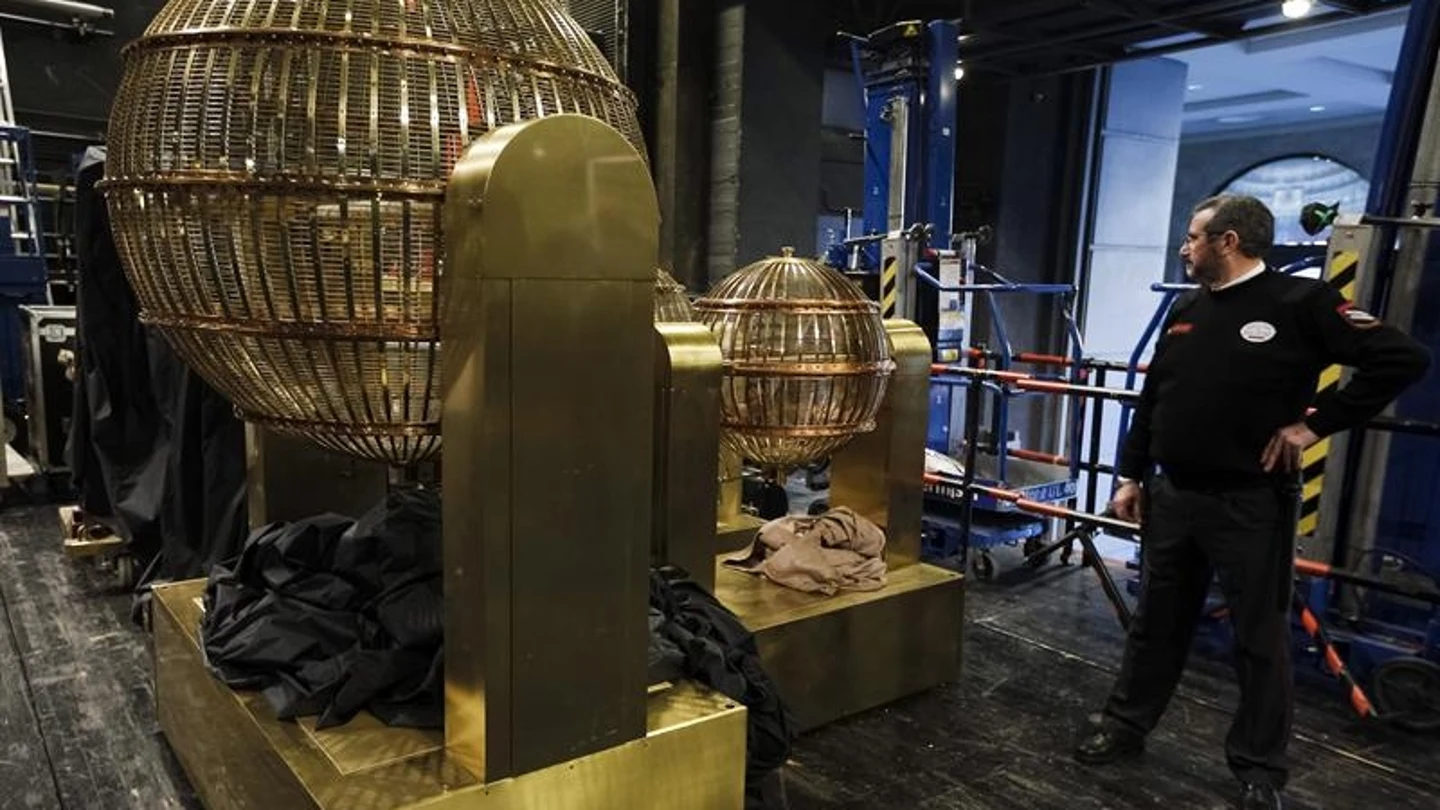 Los bombos del sorteo de Lotería de Navidad en el Teatro Real Los bombos del sorteo de Lotería de Navidad en el Teatro Real