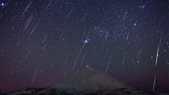 Lluvia de Gemínidas sobre el Teide Lluvia de Gemínidas sobre el Teide