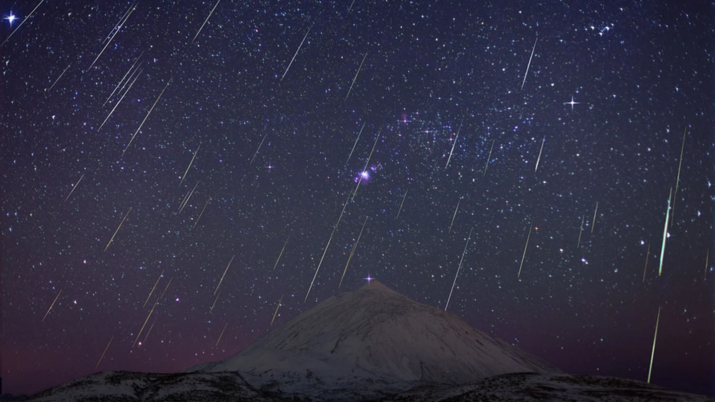 Lluvia de Gemínidas sobre el Teide Lluvia de Gemínidas sobre el Teide