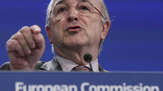 Joaquín Almunia en rueda de prensa Joaquín Almunia en rueda de prensa