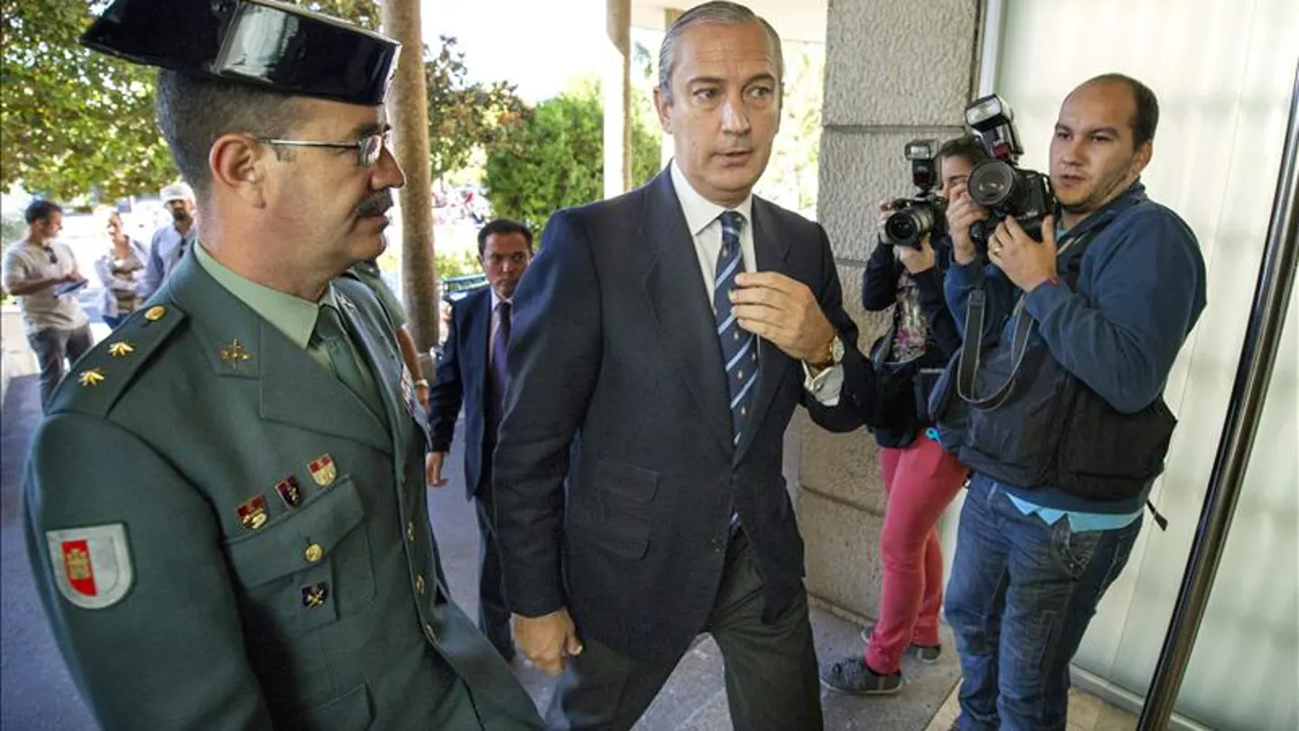 El director general de la Guardia Civil a su llegada al Hospital para visitar al guardia civil herido El director general de la Guardia Civil a su llegada al Hospital para visitar al guardia civil herido