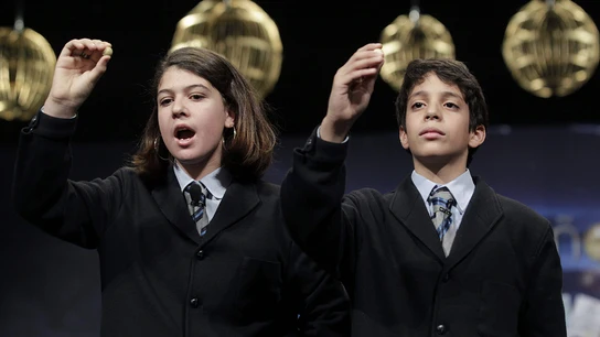 Los niños del Colegio de San Ildefonso, Andrea Ladrón de Guevara y Joel Fernández Godos Los niños del Colegio de San Ildefonso, Andrea Ladrón de Guevara y Joel Fernández Godos
