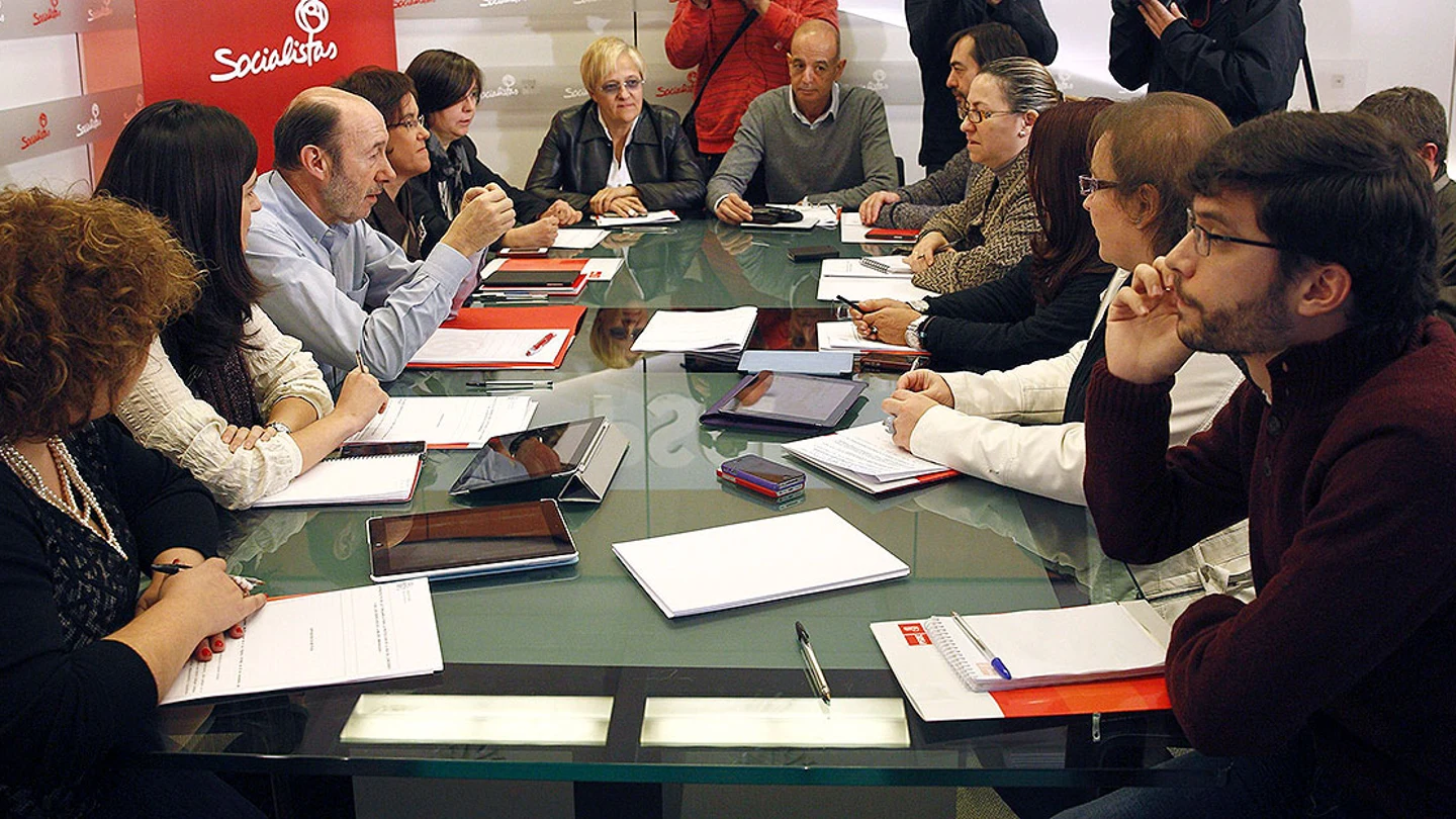 Rubalcaba con asociaciones de mujeres, médicos y juristas Rubalcaba con asociaciones de mujeres, médicos y juristas