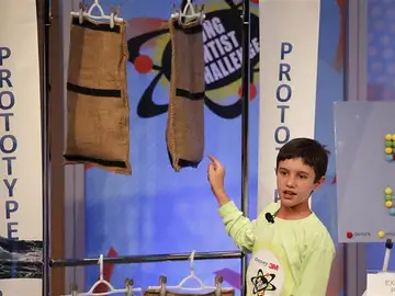 Peyton Robertson, de 11 años, "el niño del saco" Peyton Robertson, de 11 años, "el niño del saco"
