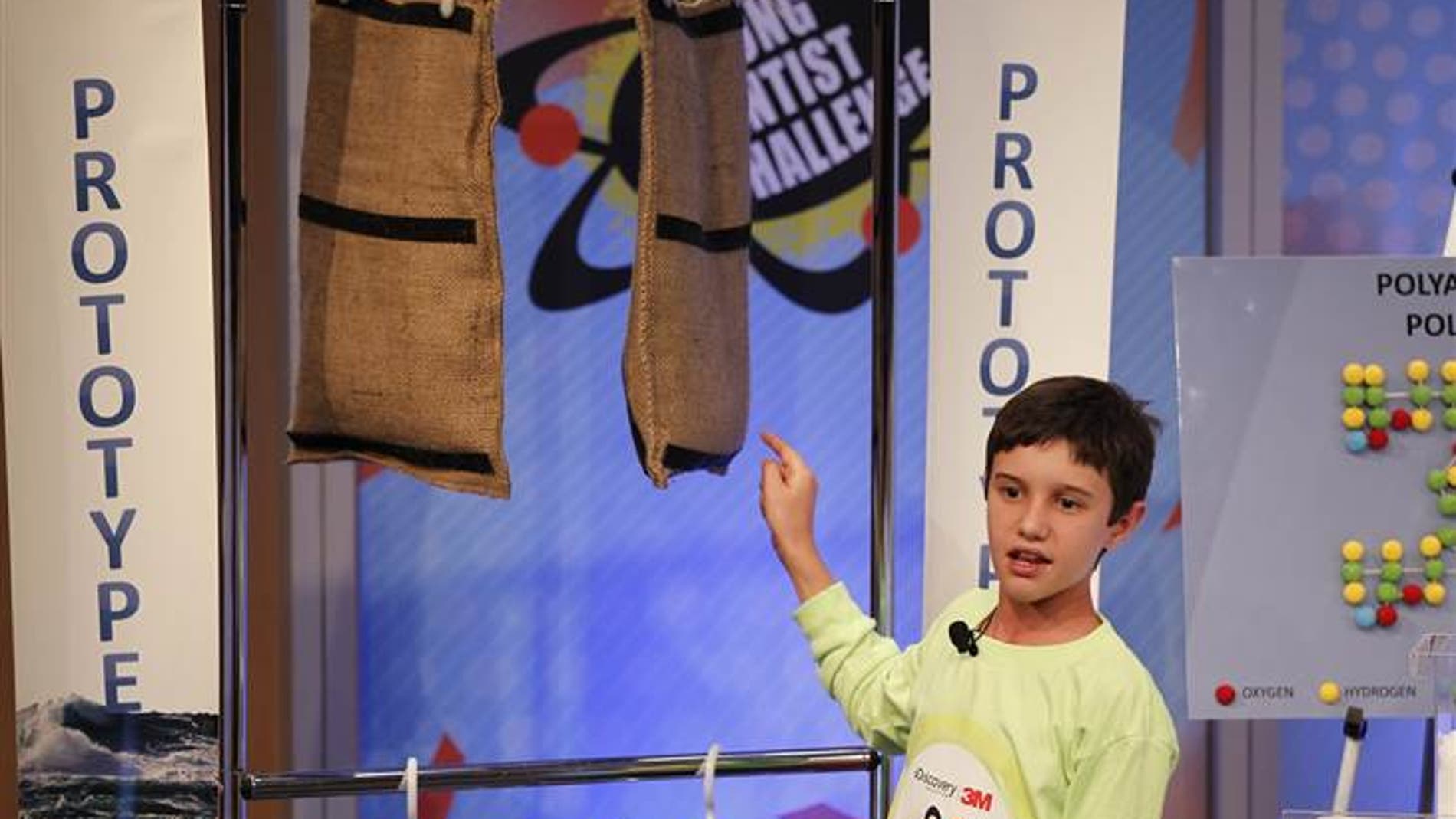 Peyton Robertson, de 11 años, "el niño del saco"