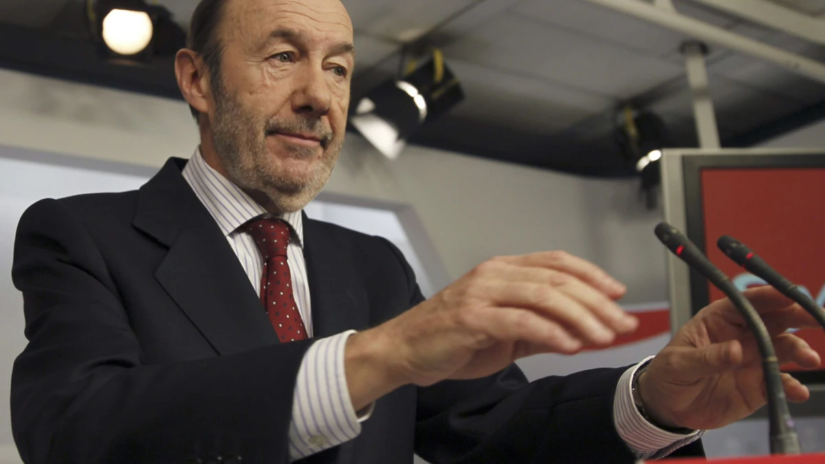Rubalcaba: “Ha sido el año del paro, del empobrecimiento, de la desigualdad y de la contabilidad B” Rubalcaba: “Ha sido el año del paro, del empobrecimiento, de la desigualdad y de la contabilidad B”