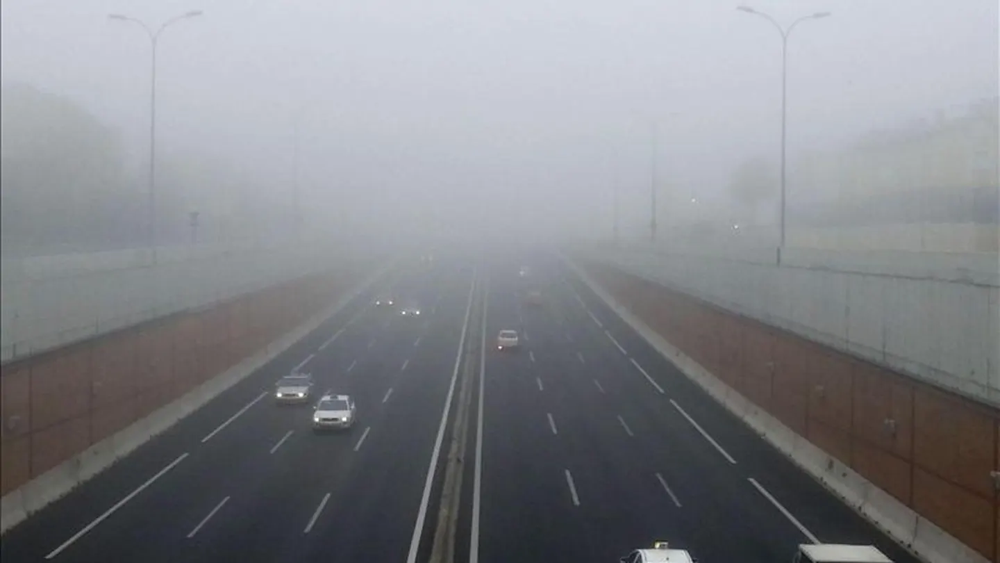 Imagen de una carretera española durante el temporal de frío y lluvia Imagen de una carretera española durante el temporal de frío y lluvia