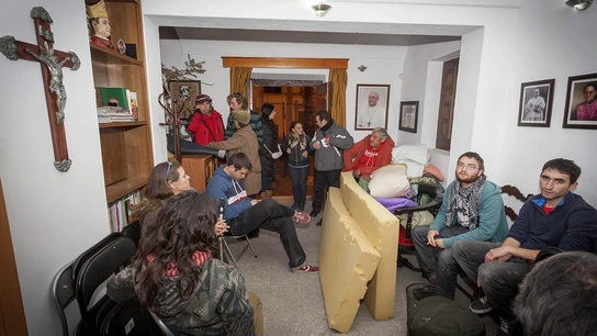 Una veintena de personas se encierran en la Catedral de Mérida para reclamar dignidad Una veintena de personas se encierran en la Catedral de Mérida para reclamar dignidad