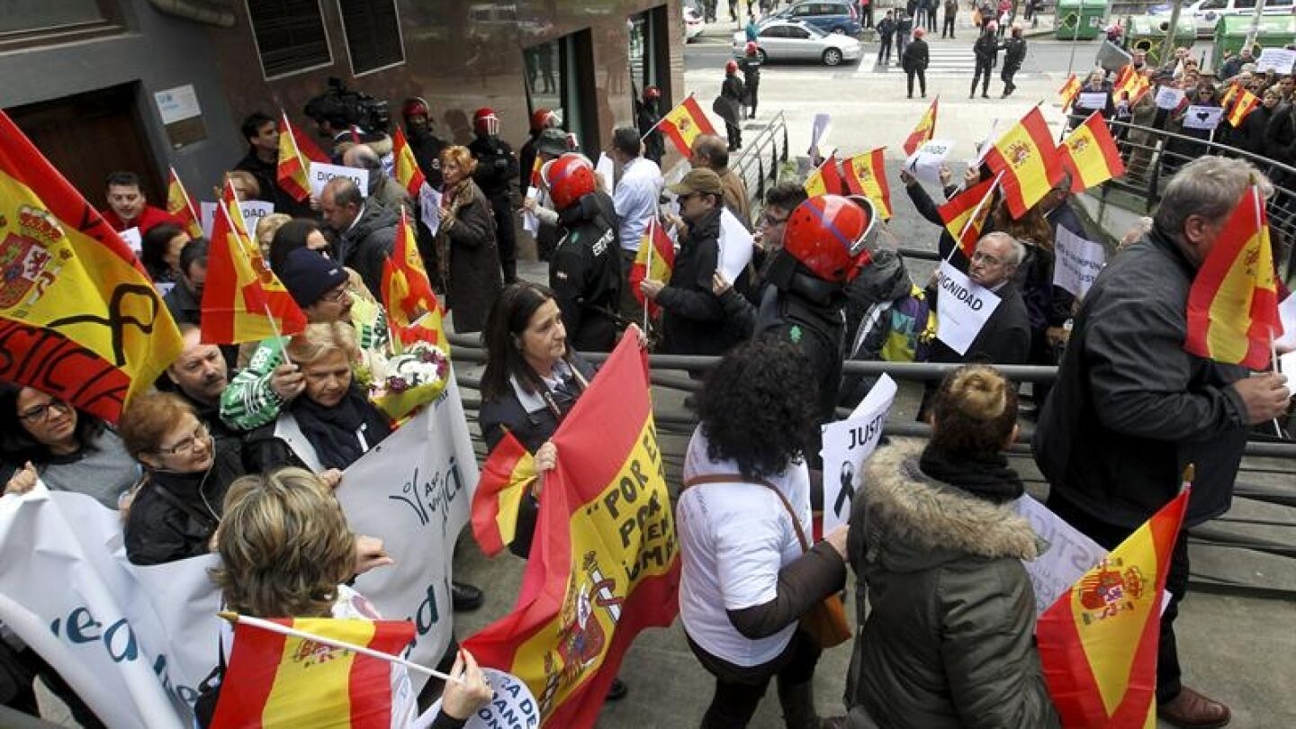 Manifestaci&oacute;n de la AVT en Arrasate