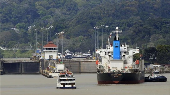 Vista general de la esclusa de Pedro Miguel en el Canal de Panamá Vista general de la esclusa de Pedro Miguel en el Canal de Panamá