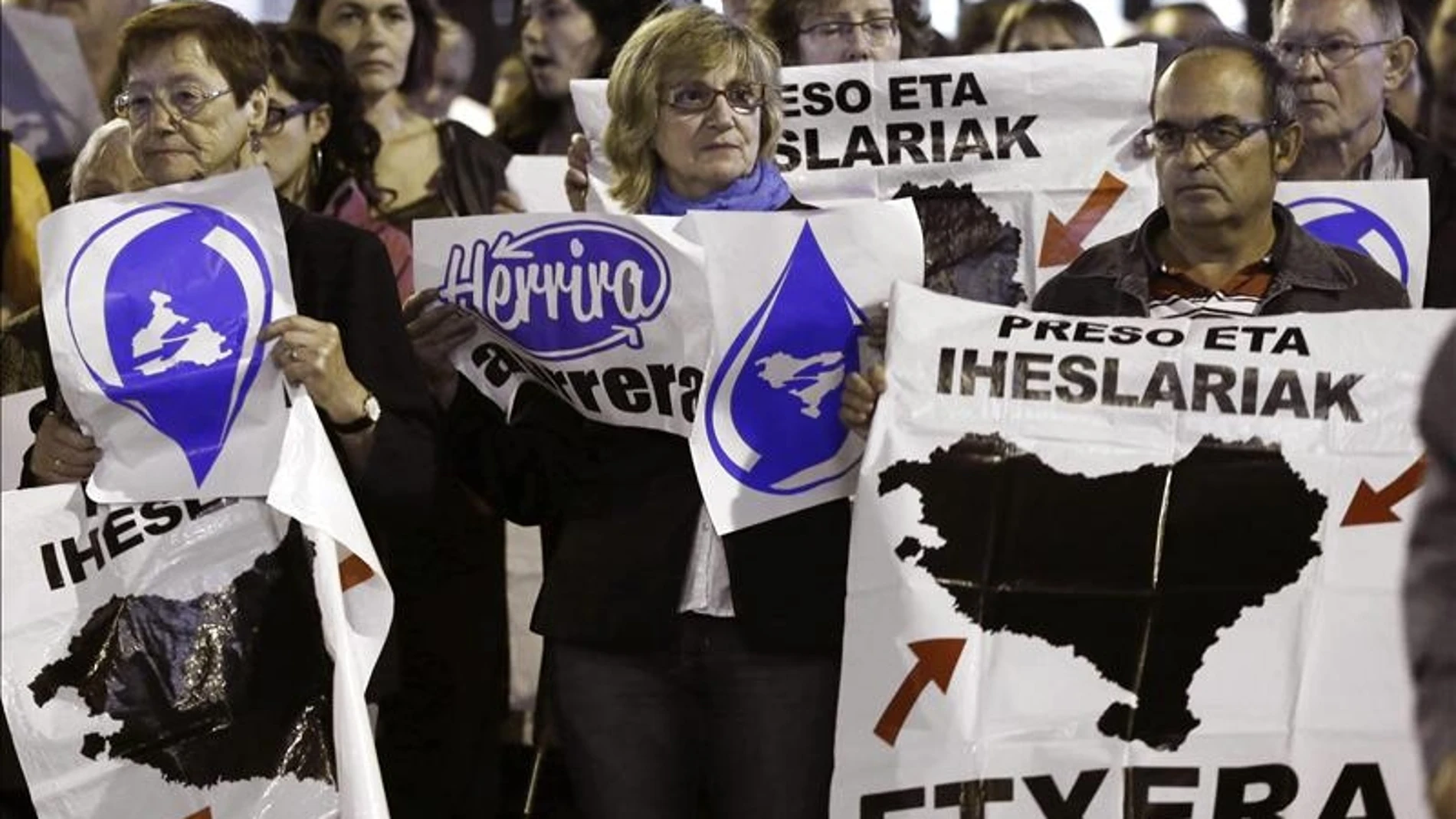Excarcelados de ETA piden "el derecho a decidir" para solucionar el conflicto