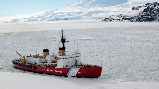 Rompehielos ‘Polar Star’ en McMurdo Station, Antártida, en 2006 Rompehielos ‘Polar Star’ en McMurdo Station, Antártida, en 2006