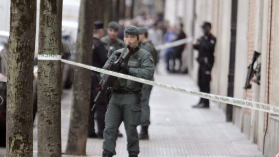 La Guardia Civil registra el edificio de Arantxa Zulueta