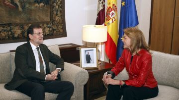 Rajoy se reúne con Cospedal antes de la reunión de la dirección del PP