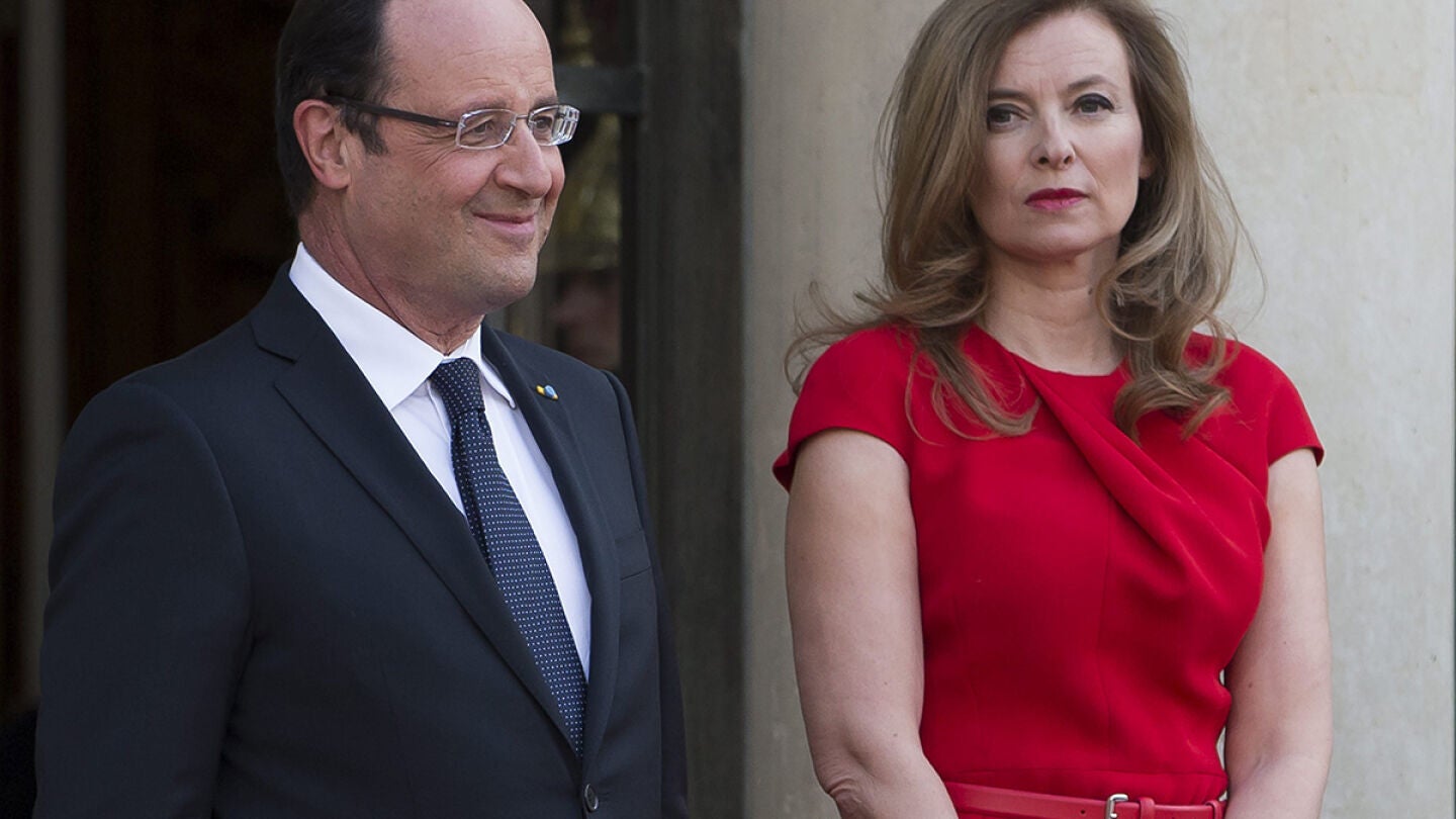El presidente franc&eacute;s, Fran&ccedil;ois Hollande y su compa&ntilde;era Val&eacute;rie Trierweiler 