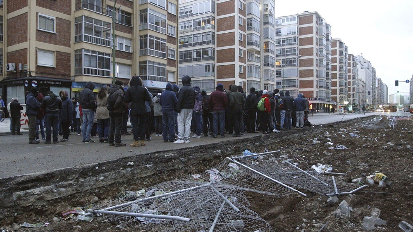 Los vecinos de Gamonal contin&uacute;an las movilizaciones ante un fuerte despliegue policial 