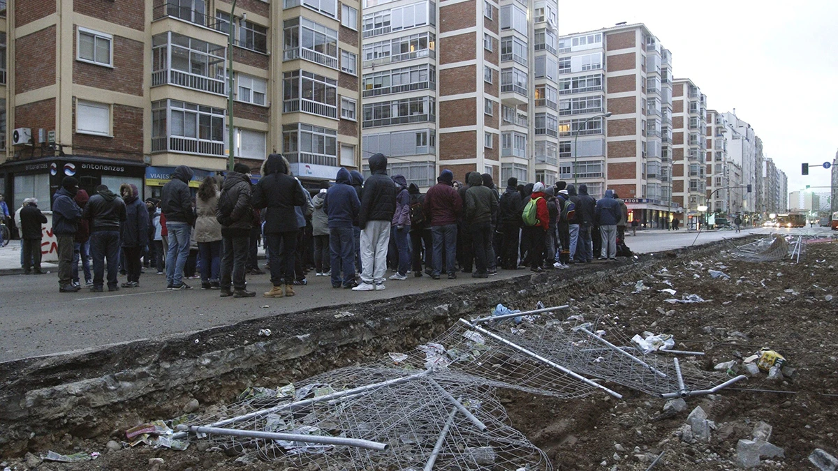 Los vecinos de Gamonal contin&uacute;an las movilizaciones ante un fuerte despliegue policial 