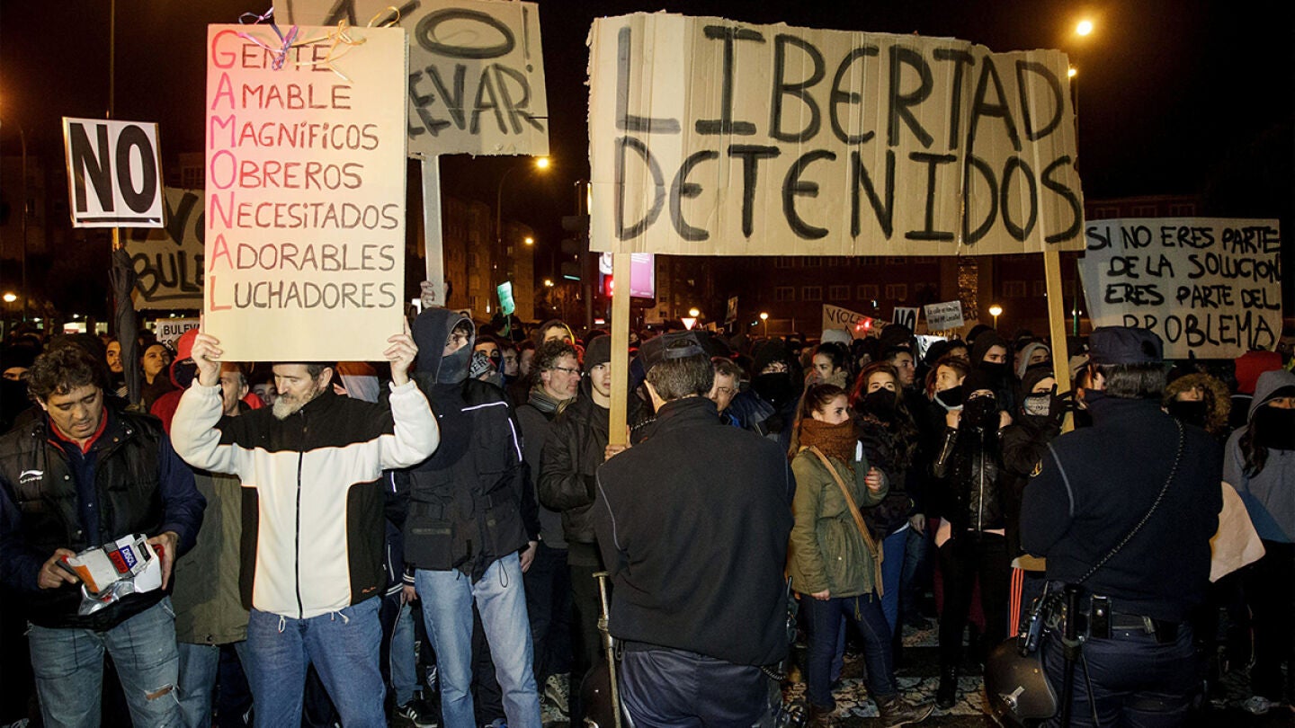M&aacute;s de un centenar de personas se concentra junto a las obras de Gamonal pese a su cancelaci&oacute;n