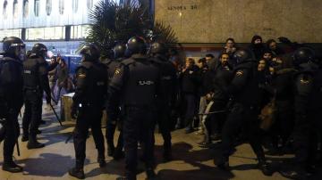 La Policía carga contra un grupo de manifestantes en apoyo a Gamonal 