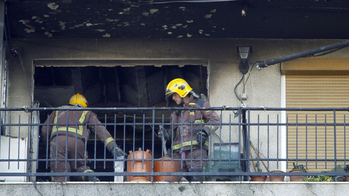 Dos muertos y 14 heridos en un incendio en un bloque de Sant Adri&agrave; del Bes&oacute;s