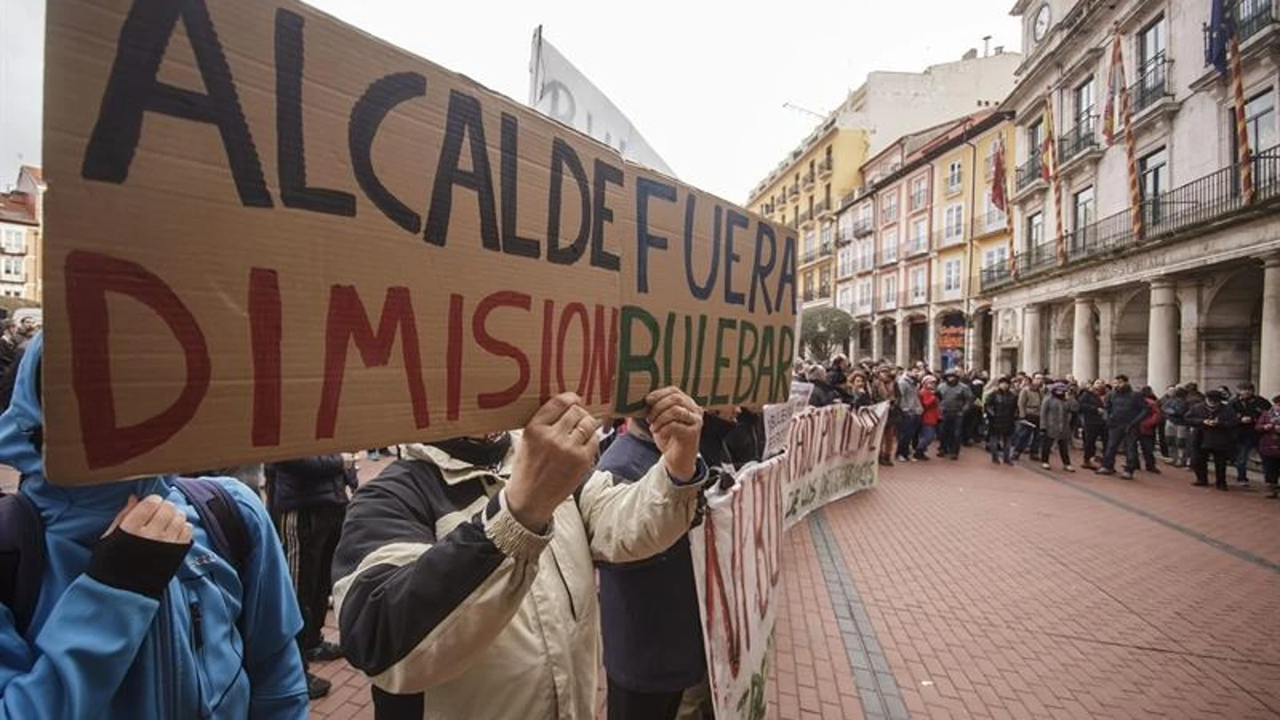 Protesta de los vecinos de Gamonal frente al Ayuntamiento. Protesta de los vecinos de Gamonal frente al Ayuntamiento.