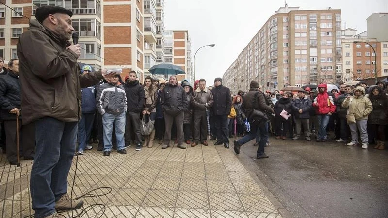 Asamblea vecinal en el barrio de Gamonal de Burgos.