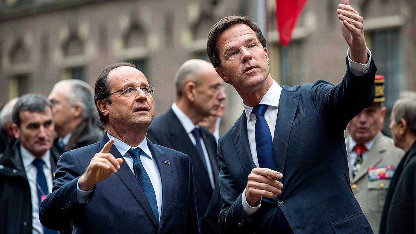 Fran&ccedil;ois Hollande con el primer ministro holand&eacute;s, Mark Rutte.