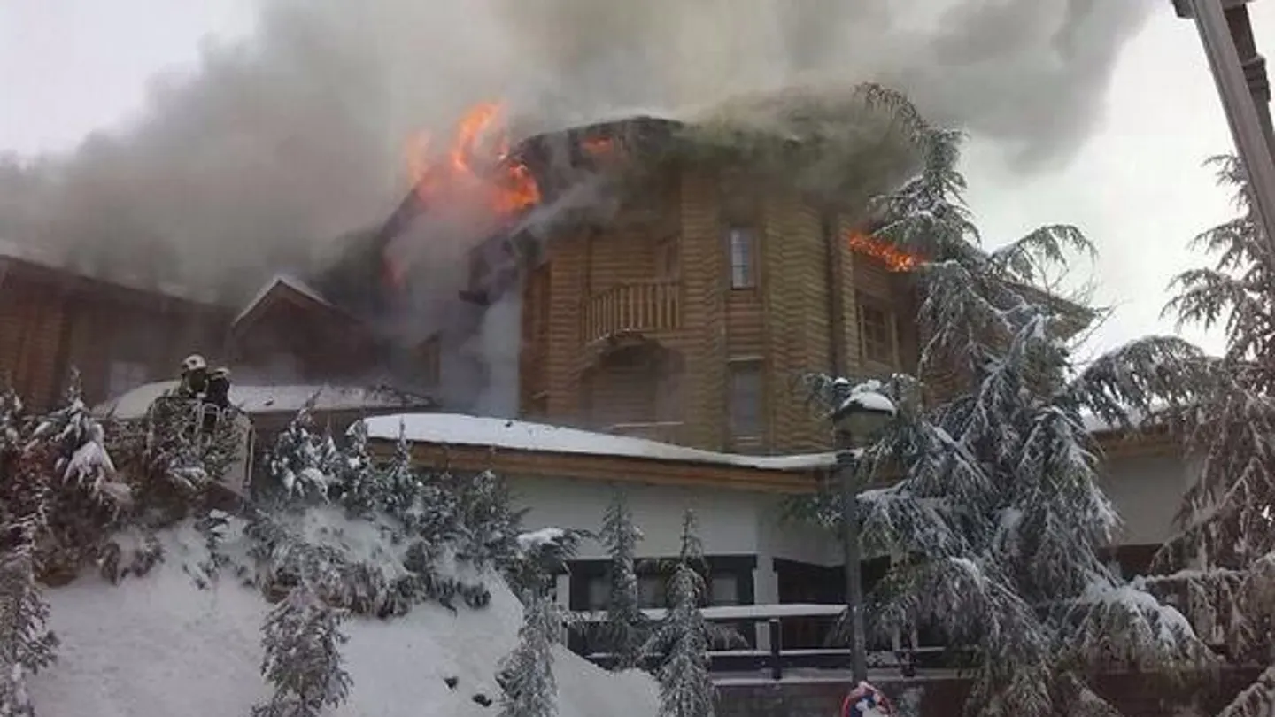 Incendio en un hotel Sierra Nevada Incendio en un hotel Sierra Nevada