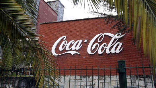 Factor&iacute;a de Asturbega en Colloto, una de las plantas que Coca-Cola Iberian Partners plantea cerrar con motivo del ERE 