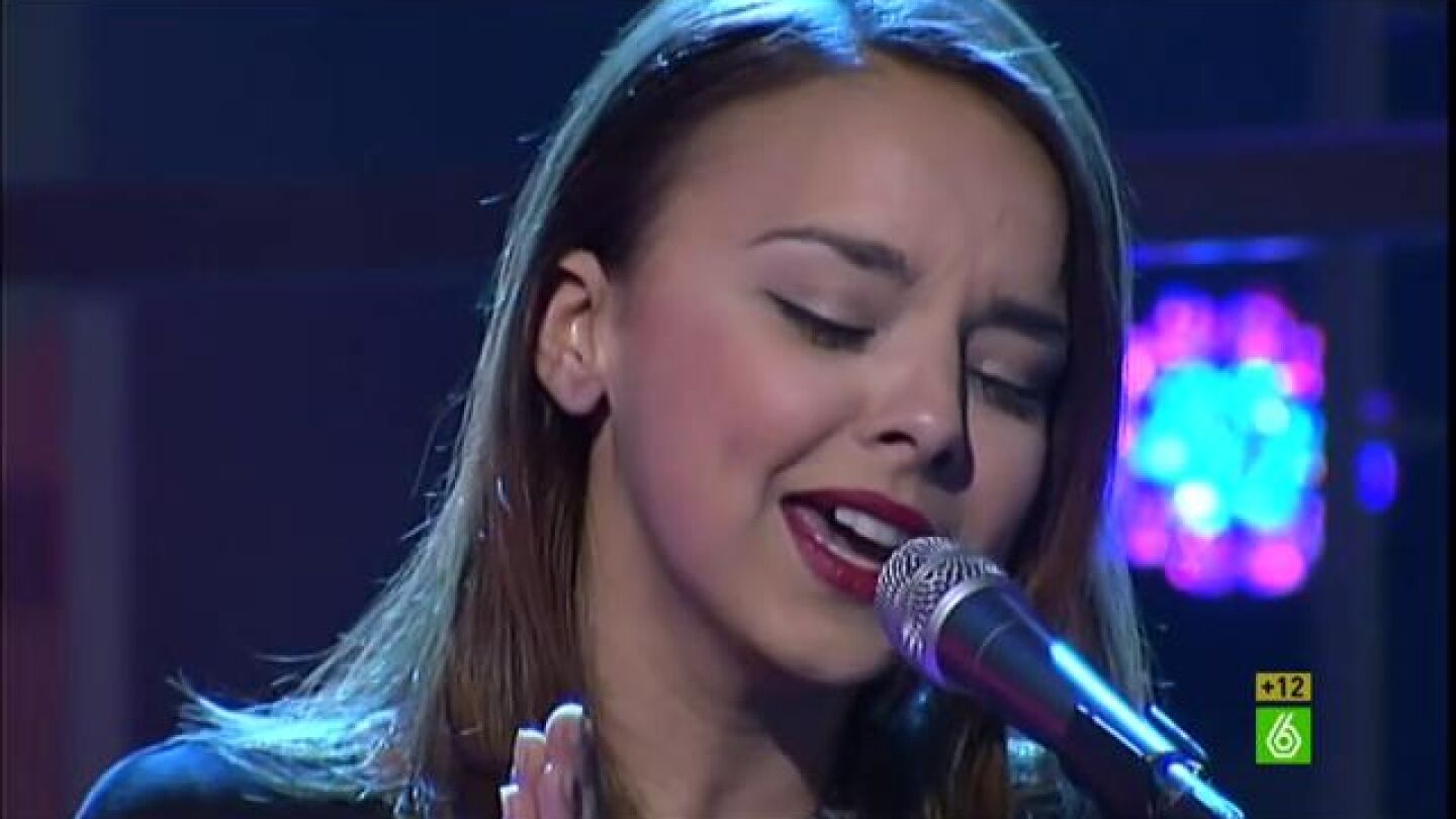 Chenoa canta "J&uacute;rame"