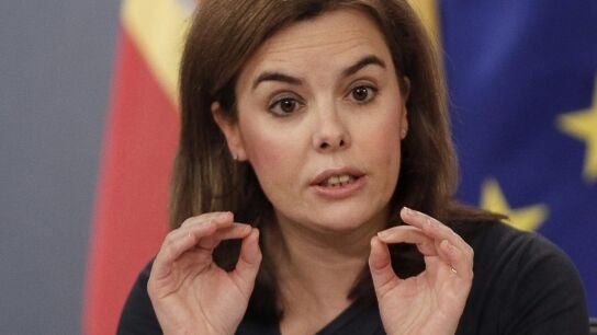 La vicepresidenta del Gobierno, Soraya S&aacute;enz de Santamar&iacute;a, durante la rueda de prensa