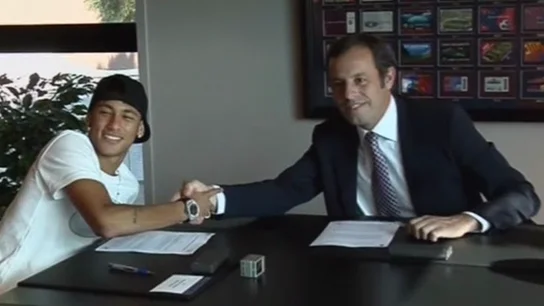 Neymar y Sandro Rosell, el día de la firma del contrato del brasileño Neymar y Sandro Rosell, el día de la firma del contrato del brasileño