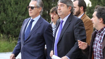 El expresidente de Caja Madrid Miguel Blesa, sale de los Juzgados de Plaza de Castilla