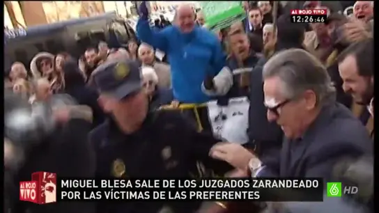 Miguel Blesa no logra esquivar los abucheos en los juzgados de Plaza de Castilla. Miguel Blesa no logra esquivar los abucheos en los juzgados de Plaza de Castilla.