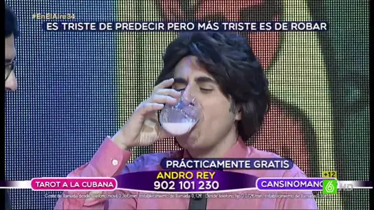 Kike Koba con la 'gargaromancia' Kike Koba con la 'gargaromancia'