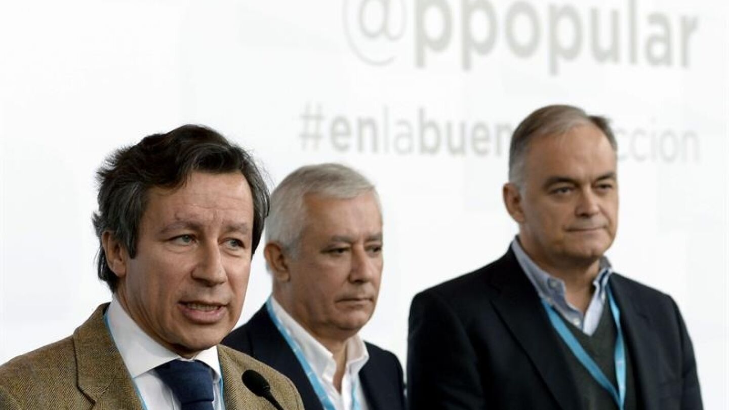 Carlos Floriano junto a Javier Arenas y Esteban Gonz&aacute;lez Pons