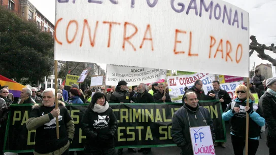 Manifestantes protestan contra los recortes en Valladolid. Manifestantes protestan contra los recortes en Valladolid.