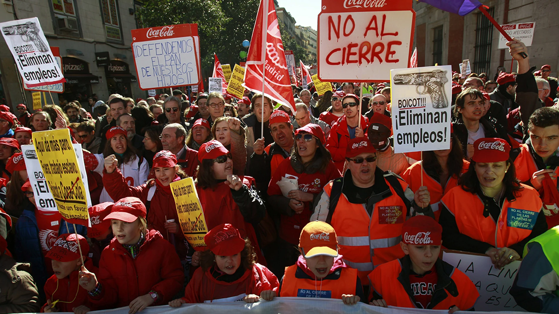 3.000 personas marchan desde Fuenlabrada hasta Madrid para protestar por el ERE de Coca-Cola