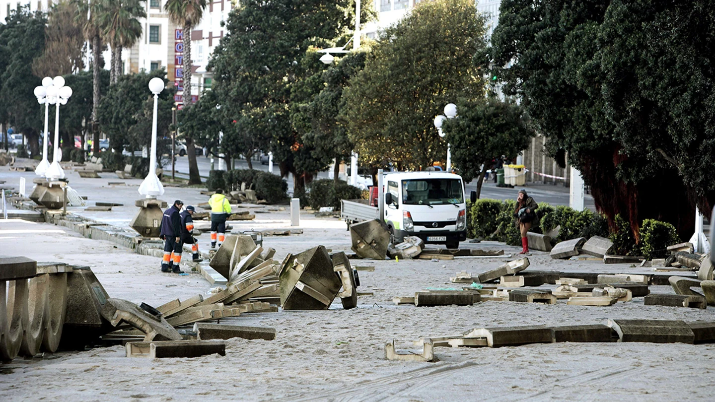 El fuerte temporal deja graves destrozos en la cornisa cantábrica y Galicia El fuerte temporal deja graves destrozos en la cornisa cantábrica y Galicia