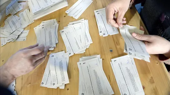 Recuento de votos en Zurich del referendum sobre inmigración celebrado en Suiza Recuento de votos en Zurich del referendum sobre inmigración celebrado en Suiza