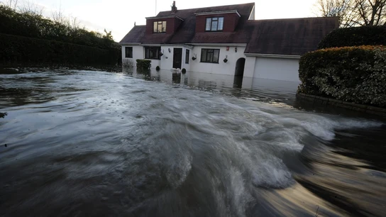 Río Támesis desbordado Río Támesis desbordado