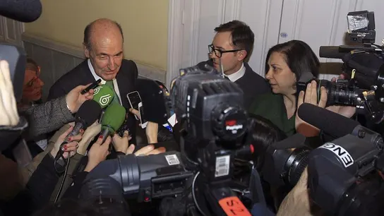 El abogado Miquel Roca atiende a los medios El abogado Miquel Roca atiende a los medios