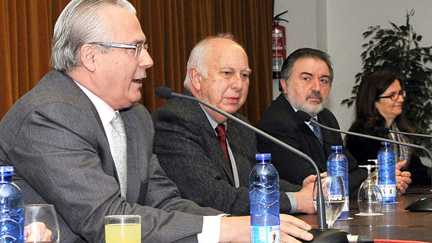 Boicotean dos charlas de Baltasar Garz&oacute;n en la Universidad de Santiago