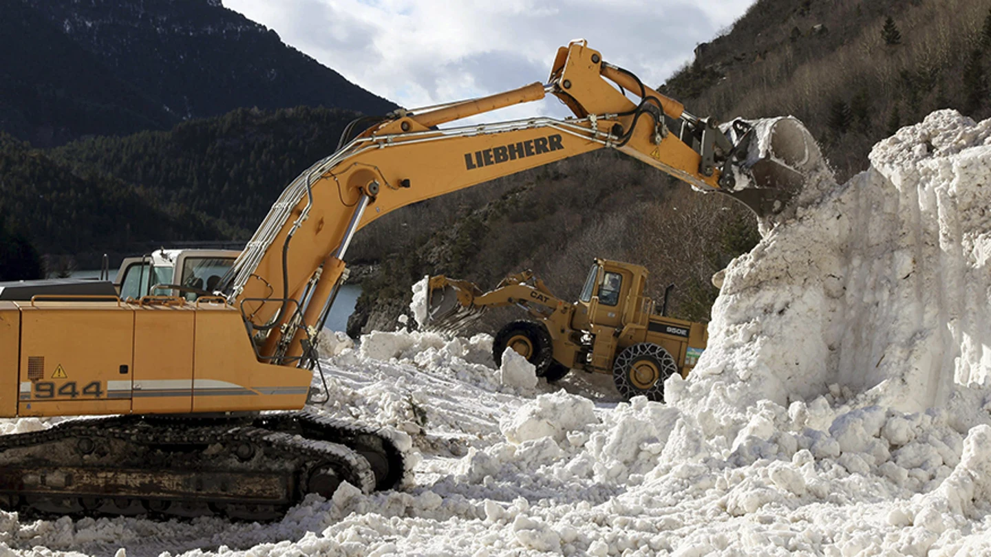 Más de veinte personas aisladas en el Balneario de Panticosa por un alud de nieve Más de veinte personas aisladas en el Balneario de Panticosa por un alud de nieve