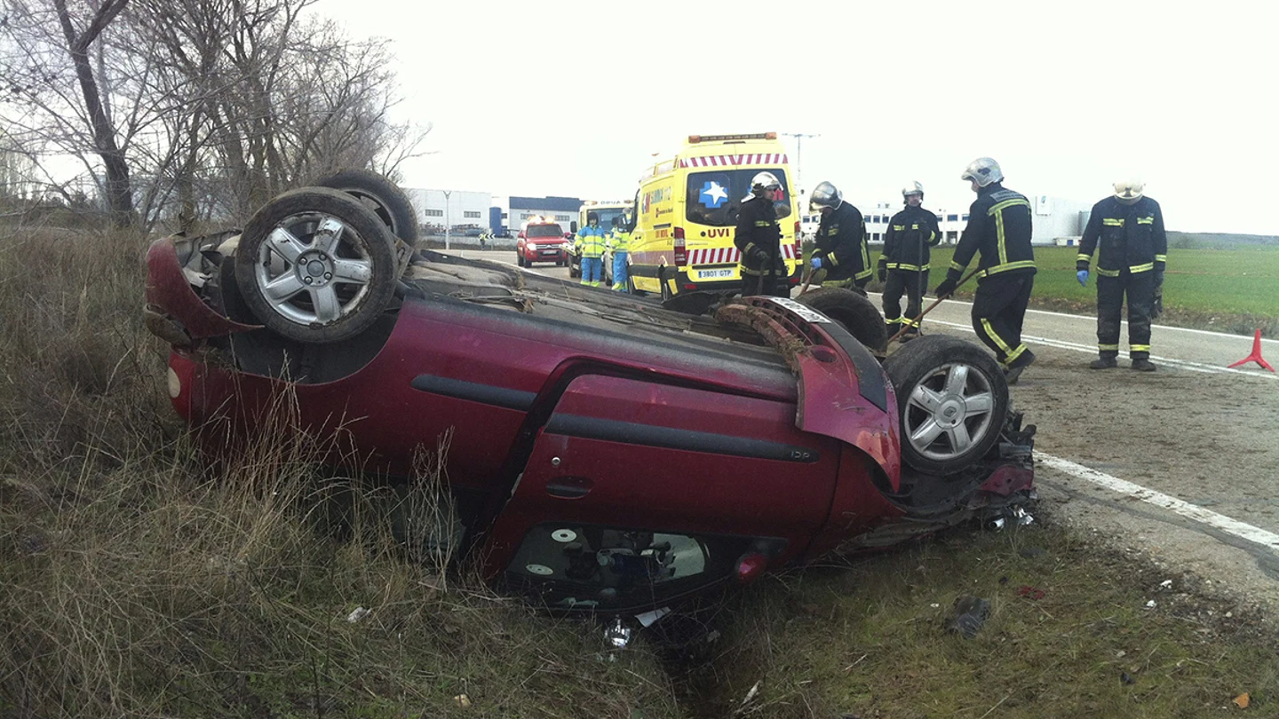 Accidente de tráfico en Alcalá de Henares, en el que un hombre falleció tras salirse de la vía Accidente de tráfico en Alcalá de Henares, en el que un hombre falleció tras salirse de la vía